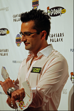 antonio_esfandiari